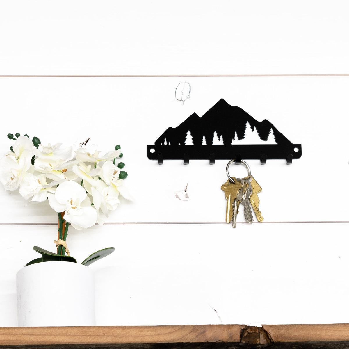 Mountain Metal Key Rack: Rustic Wall Decor